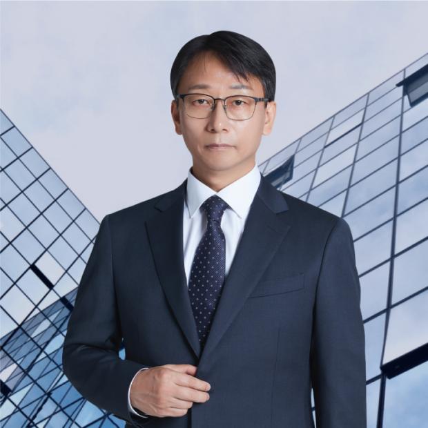 부장검사 역임 천기홍 대표변호사